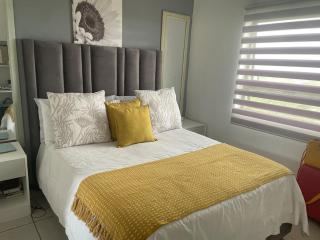 Luxurious 2 bedroom and 2 baths - 8