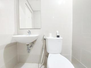 Comfort Stay 1BR at Podomoro City Deli Medan Apartment By Travelio - Medan - 9