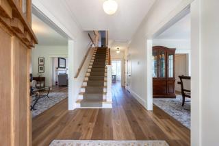 American Foursquare Craftsman Spacious and Light 4285 - Hood River - 8