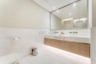 High-Rise Studio Overlooking the Sea with a Glimpse of Ain Dubai, The Palm Tower, Palm Jumeirah by Deluxe Holiday Homes - 3