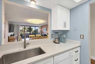 Anchorage Resort 2 Bedroom Condo 2nd Floor Community Pool 0883 - Siesta Key - 1