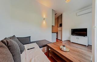 2 Bedroom Beautiful Apartment In Zuljana - 5