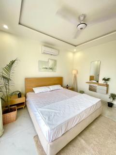 Cozy Opal-1BHK with amazing view & GYM & POOl - Lahore - 6
