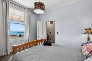 Moeraki Beach Haven - Otago Beachfront Home - 1