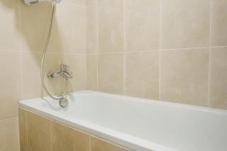 Vibrant and Luxurious 2BR Apartment at Trillium Residence Surabaya By Travelio - Surabaya - 8