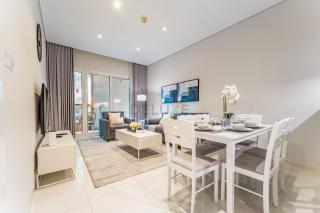 Pool and City View 1BR Near Dubai Water Canal, The Cosmopolitan, Business Bay by Deluxe Holiday Homes - 6