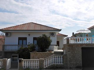 Ruhiges Ferienhaus Mit Traumhaftem Meerblick - Ražanac - 9