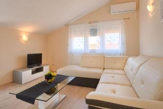 Ferienwohnung für 4 Personen mit Pool, Garten, Liegen, Strandnah - Poreč - 4