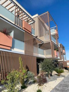 Appartement avec terrasse et parking - v0841 - 2