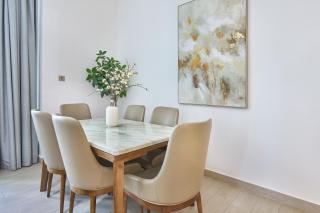Luxury Living In Marina Liv Residence 2br - Dubai - 2
