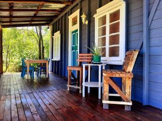 Rosewood Cottage -Entire 2 bedroom home with Netflix & WiFi - Tambo - 9