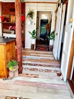 Rosewood Cottage -Entire 2 bedroom home with Netflix & WiFi - Tambo - 4