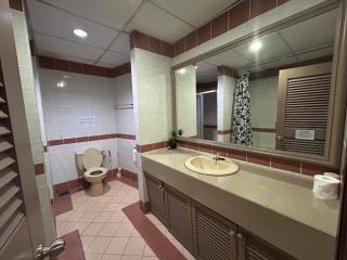 Riverbank Suites - River View Level 11, Sleeps 7 - Kampung Boyan - 2