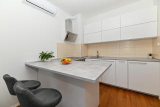 Comfort Stay with Parking & View - 7