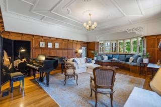 Spacious heritage home - 9