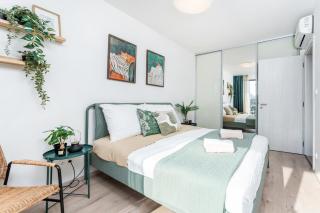 2 min walk O2 Arena NEW Dinopark Apartment - Prague - 5