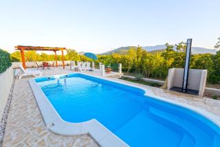 Luxury Villa with Heated Pool - Lovreć - 2