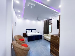 The Hotel JS Garden - Noida - 3