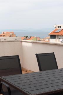 Sea View Family Apartment with Large Terrace & Free Parking - Supetar - 6