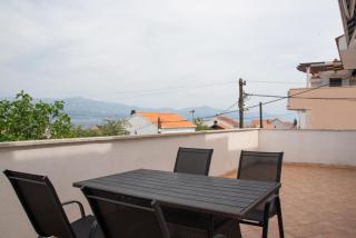 Sea View Family Apartment with Large Terrace & Free Parking - Supetar - 5