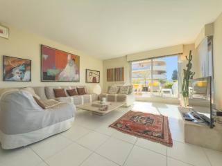 The Artist by Winsome Destination - Cannes - 9