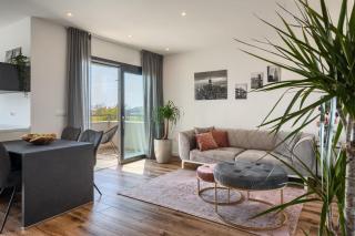 Charmante Ferienwohnung Mit Balkon - Karpinjan - 0
