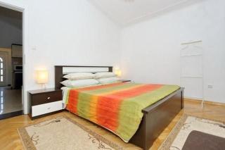 Ferienapartment Mit Balkon Für Fünf Personen - Gornji Karin - 0