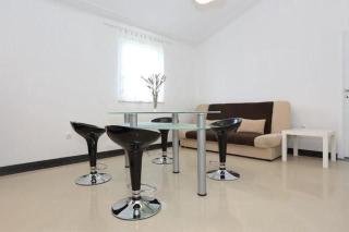 Ferienapartment Mit Balkon Für Fünf Personen - Gornji Karin - 6