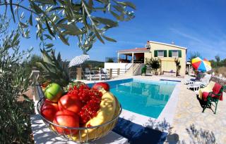 Geräumige Ferienvilla Mit Pool Und Meerblick - Grohote - 0