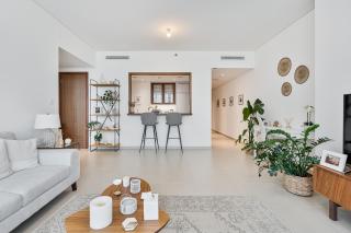 Stylish 1BR with Pool, Gym, BBQ Area & Playground - 2