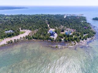 Tobermory Modern Waterfront Escape - Miller Lake - 0