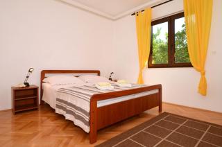 Ferienwohnung in Slatine mit Garten, Grill und Terrasse - 9