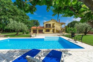 Ferienwohnung Adelia für 2-4 Personen mit Terrasse, Grill und gemeinsamem Pool - Poreč - 8