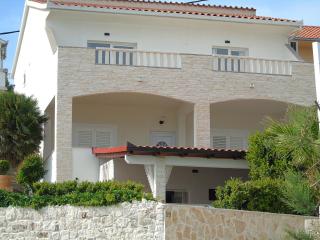 Geräumige Ferienwohnung in Arbanija mit Großem Balkon und Meerblick - Trogir - 5
