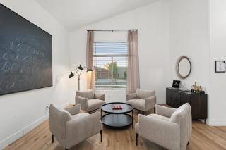 The Cardinal Walk to Stadium Pool+Spa Sportcourt - 5