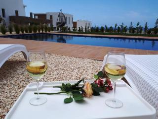 Luxuriöse Villa Mit 4 Schlafzimmern, Pool Und Whirlpool - Peyia - 3