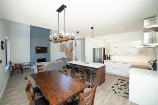 Tobermory Modern Waterfront Escape - Miller Lake - 1
