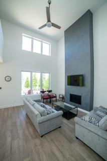 Tobermory Modern Waterfront Escape - Miller Lake - 5