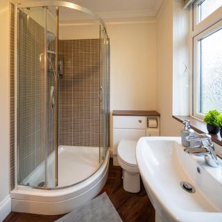 Cozy Contractor 5 bedroom 2bath home WIFI Parking SMART TV - Bristol - 6