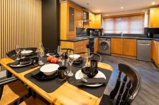 Cozy Contractor 5 bedroom 2bath home WIFI Parking SMART TV - Bristol - 9
