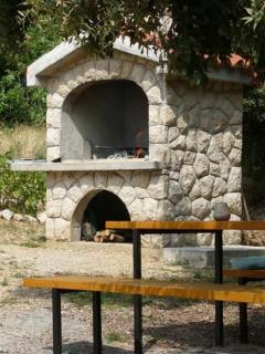 Ferienwohnung in Barbat mit Garten, Grill und Whirlpool - Rab - 4