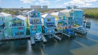 2 Story Lux Waterfront Living in Cape Harbour - Villa Funky Fish House - Cape Coral - 8
