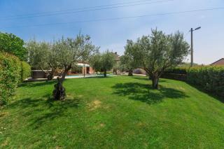 Villa mit Pool, Jacuzzi und großem Garten unweit von Porec, bis 12 Personen - Poreč - 3