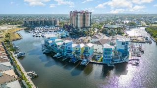 2 Story Lux Waterfront Living in Cape Harbour - Villa Funky Fish House - 9