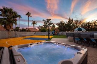 Pickleball Court Movie Theater PuttPutt HotTub - Phoenix - 4