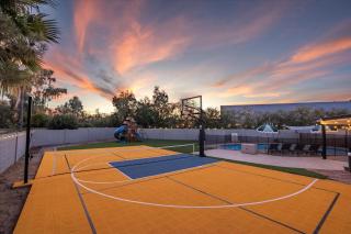 Pickleball Court Movie Theater PuttPutt HotTub - Phoenix - 1
