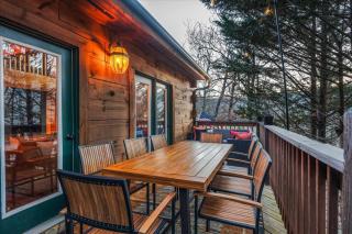 Movie Theater Arcade Hot Tub Grill Views - McGaheysville - 4