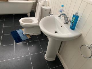 Rooms in a home, walking distance to tube station - Dagenham - 1