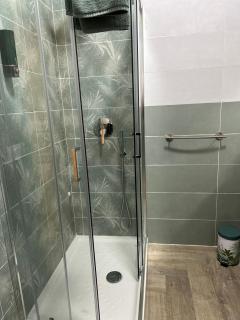 Airport Air Terminal 21 - 3