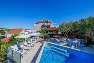 Strandnahes Ferienhaus Mit Garten In Ražanj - Ražanj - 9